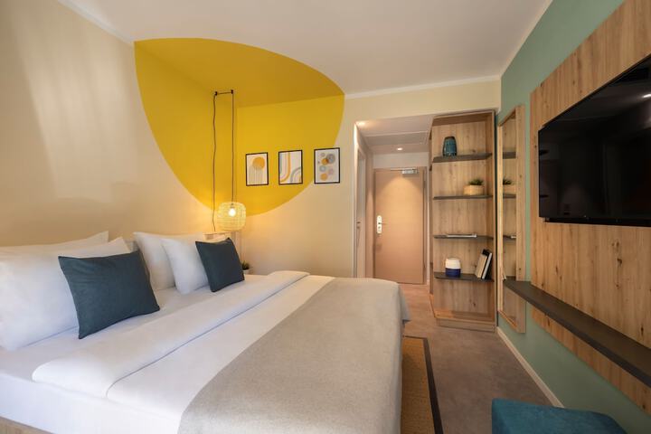 Room 16 of 50