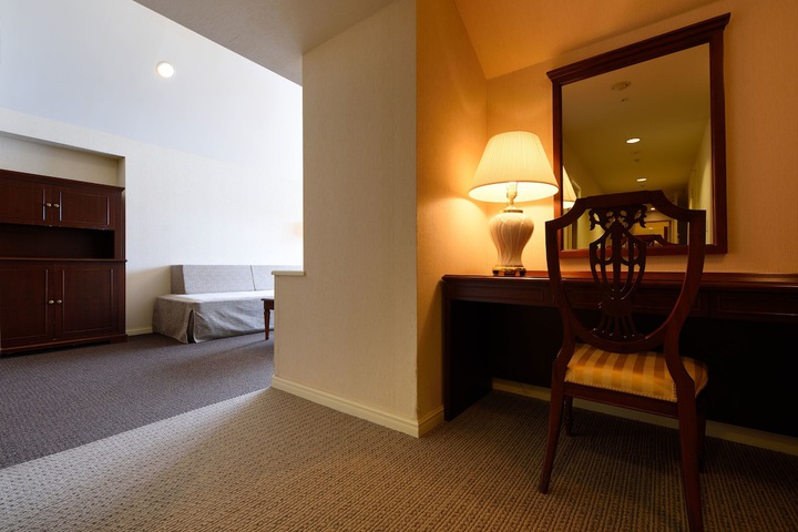 Room 22 of 102