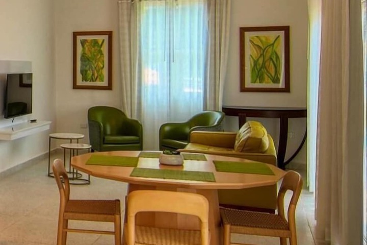 Room 33 of 80