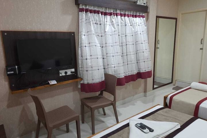 Room 10 of 15