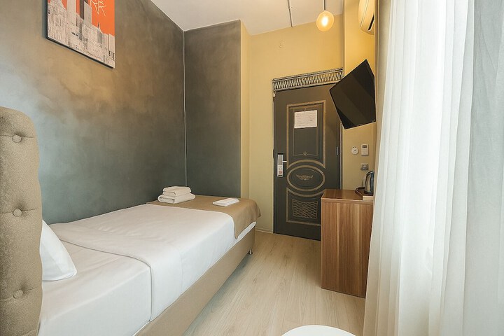 Room 13 of 54