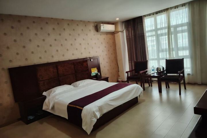 Jinchang Yilu Sunshine Theme Hotel