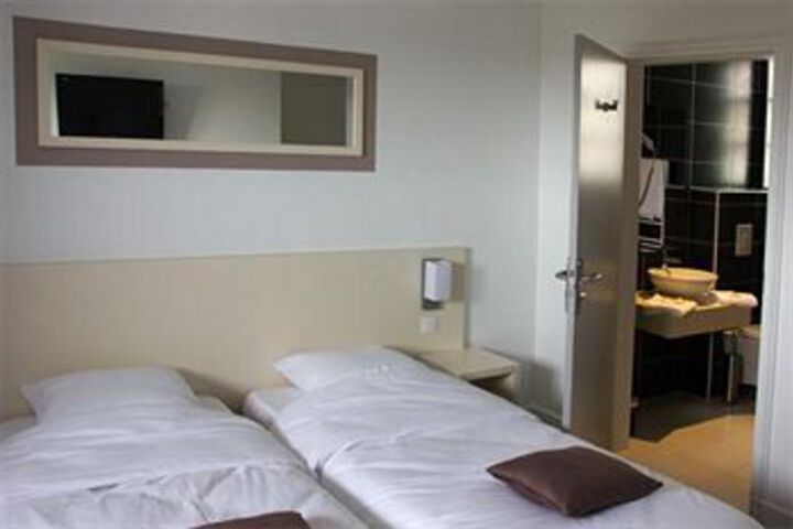 Room 41 of 60