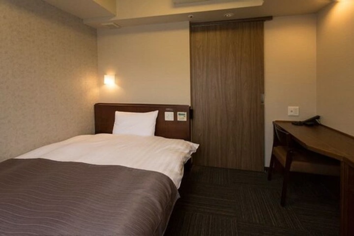 Room 15 of 53