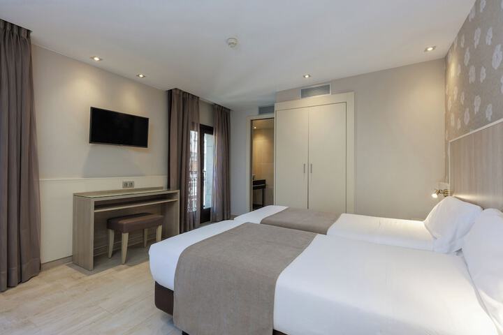 Room 7 of 62