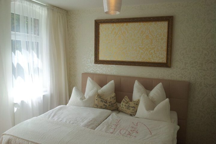 Room 3 of 27