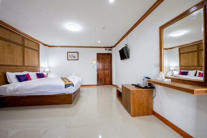 Room 4 of 49
