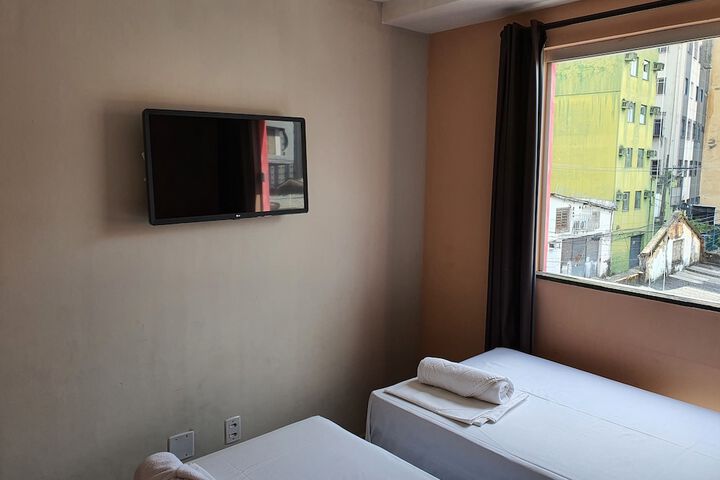 Room 10 of 28