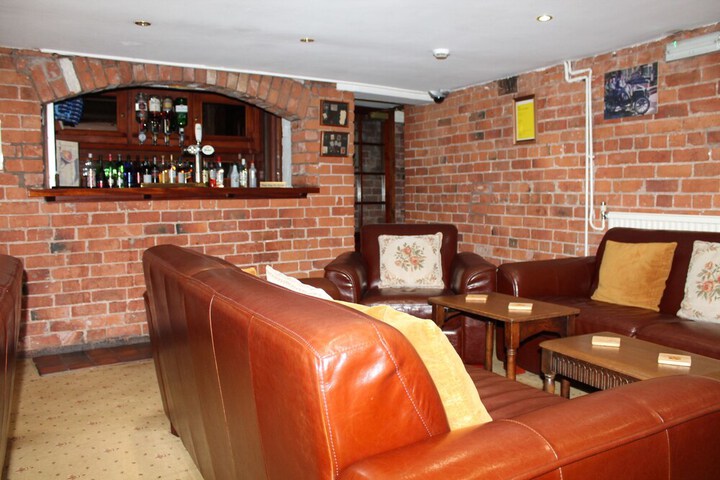 Lounge 40 of 53