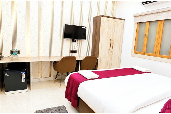 Room 4 of 7