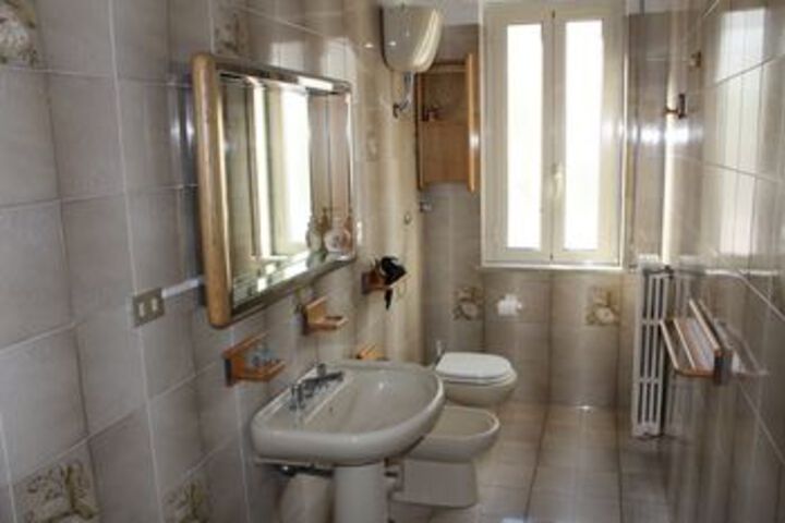 Room 34 of 256