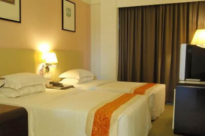 Room 3 of 28