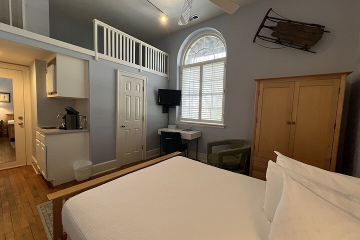Room 76 of 142