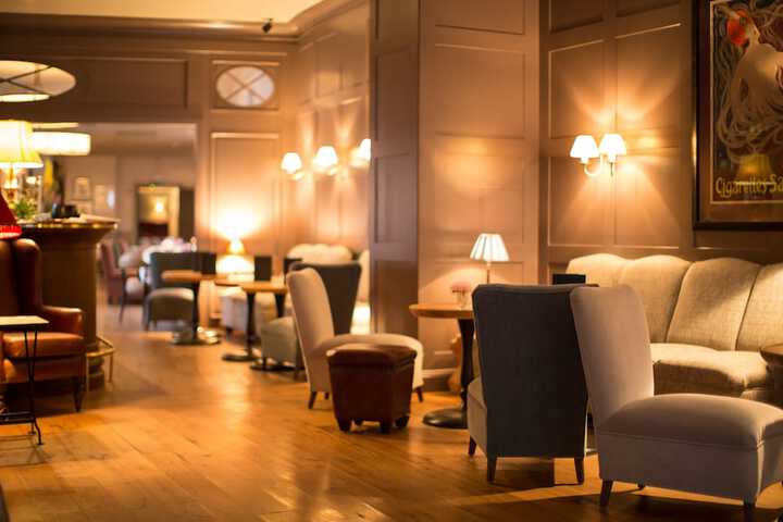 Lounge 51 of 71