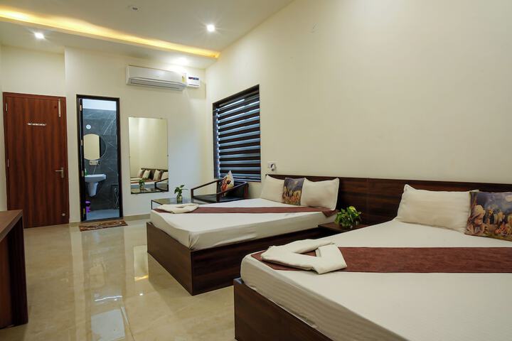 Room 4 of 10