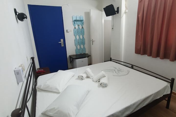Room 30 of 103
