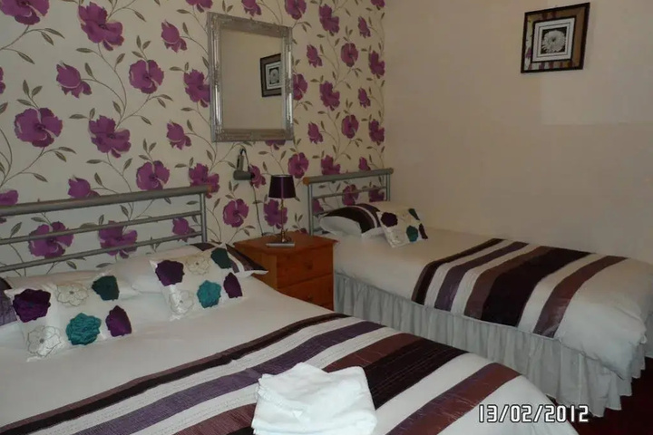 Room 4 of 17