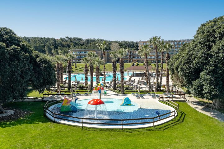 Pool Hotel
