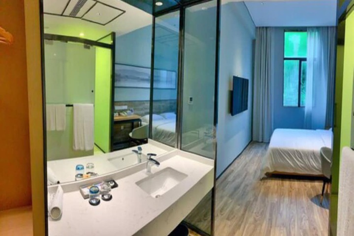 Room 12 of 26