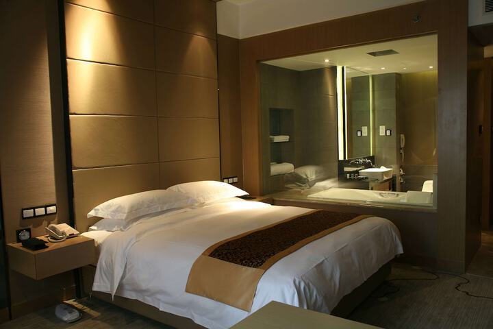 Room 17 of 48