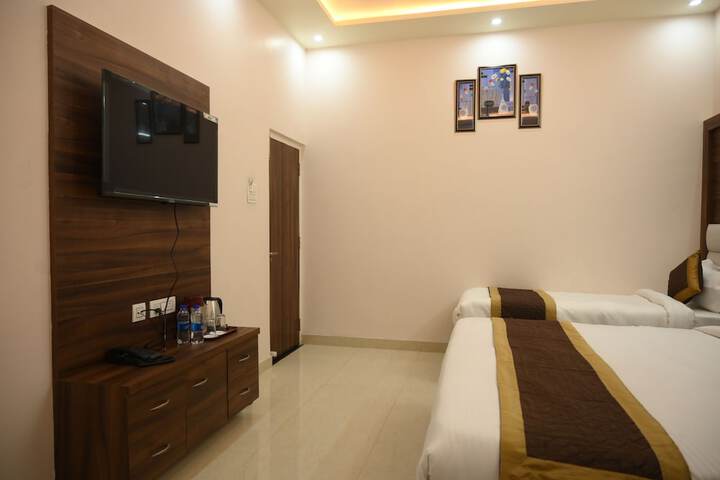Room 13 of 38
