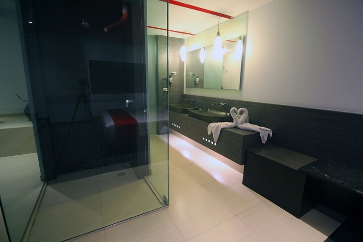 Room 30 of 42