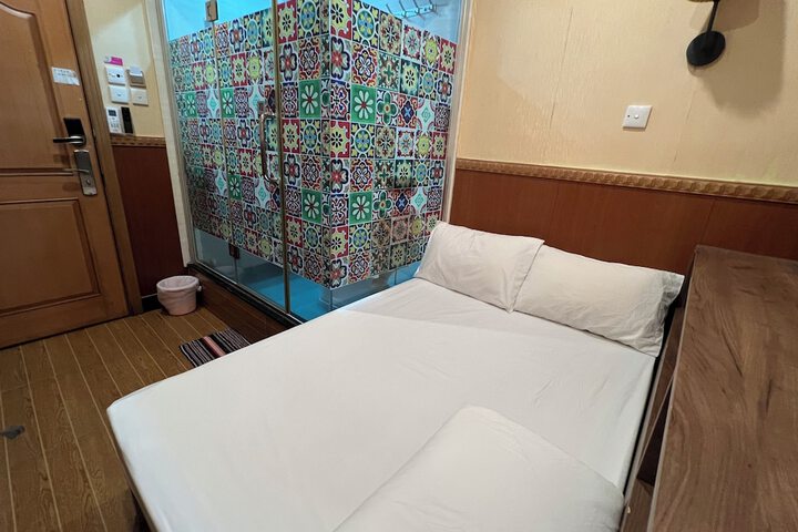 Room 27 of 35
