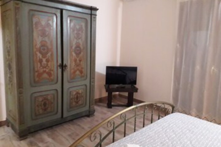 Room 8 of 17