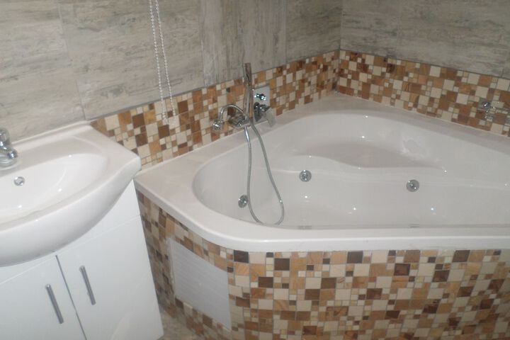 Hot Tub 9 of 22