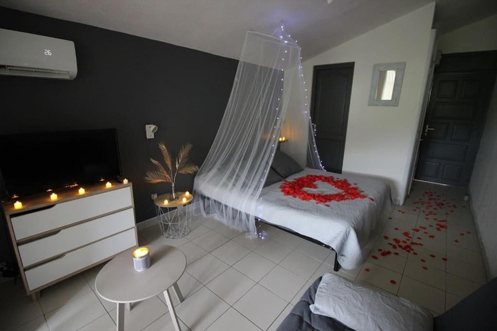 Room 2 of 6