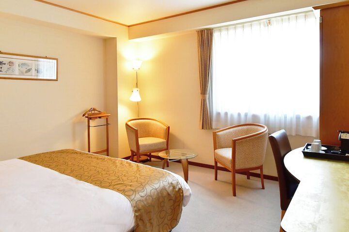 Room 15 of 37
