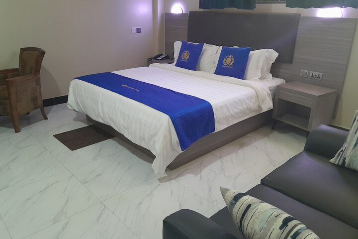 Room 6 of 52