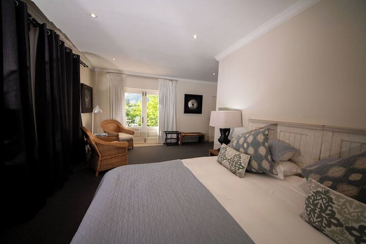 Room 6 of 24