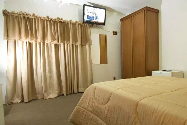 Room 3 of 9