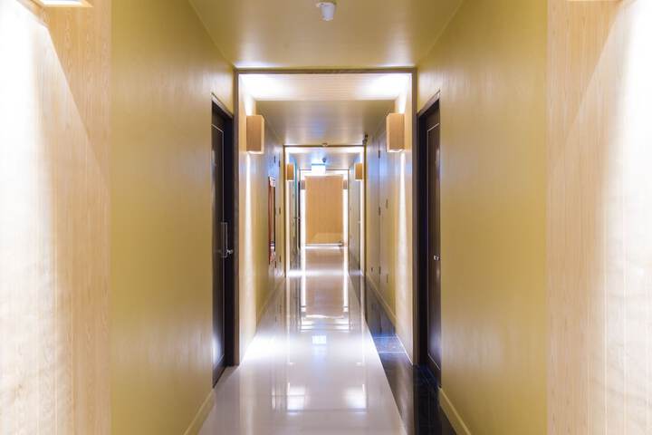 Ballroom/Hall 36 of 39