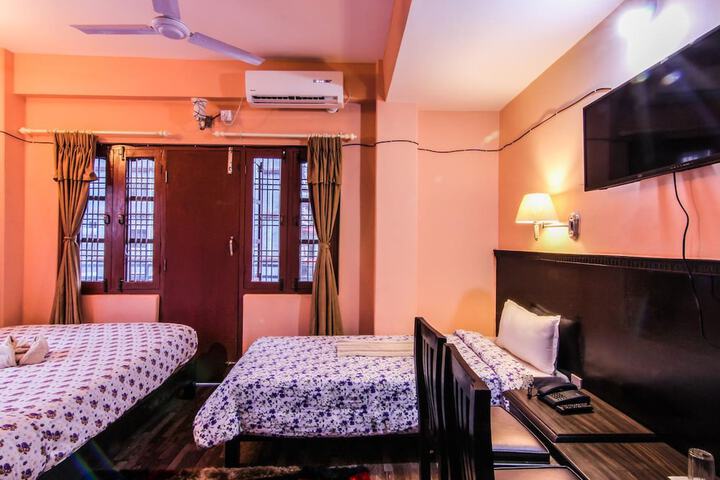 Room 6 of 10
