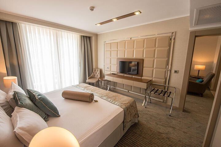 Room 14 of 104