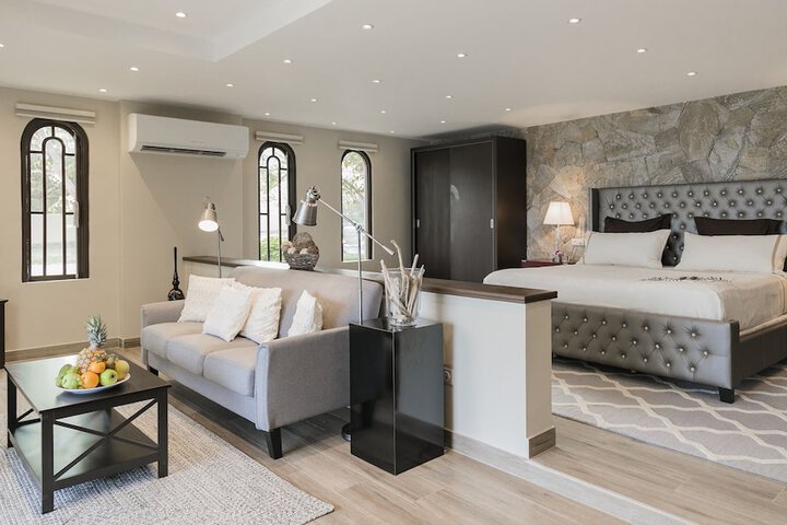 Room 5 of 74