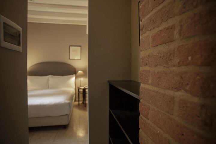 Room 6 of 67