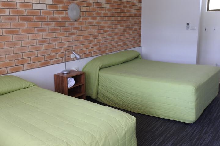 Room 9 of 48