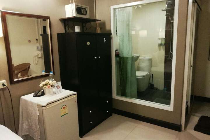 Room 18 of 42