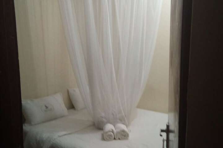 Room 12 of 37
