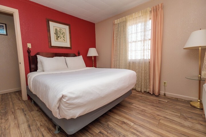 Room 52 of 95