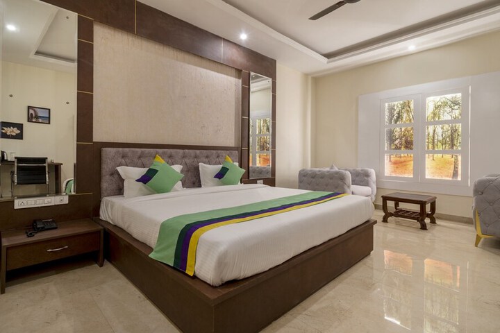 Room 13 of 48