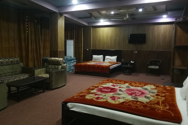 Room 5 of 10