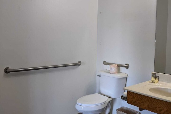 1 King Bed (5 of 8)