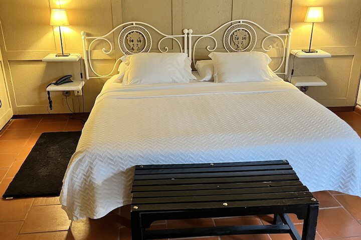 Room 6 of 72
