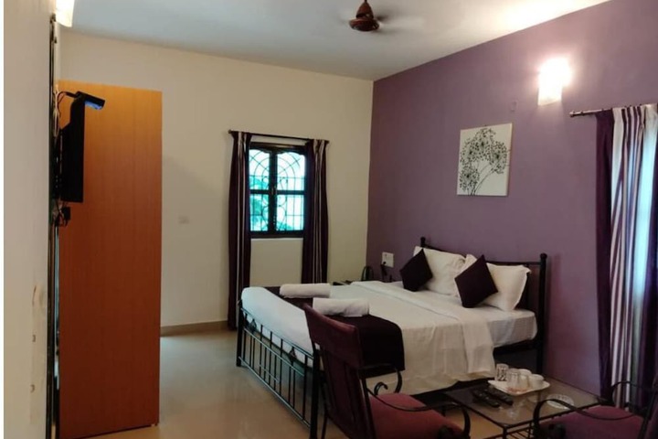 Room 5 of 9