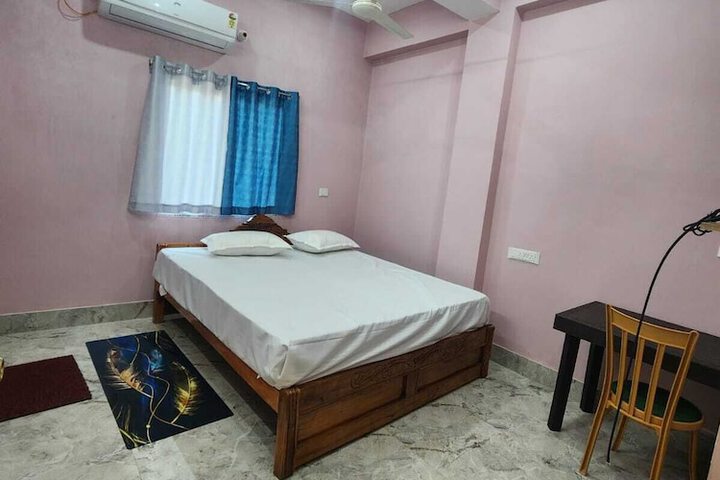 Room 7 of 18