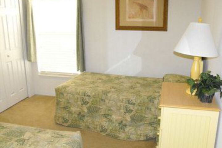 Room 5 of 9